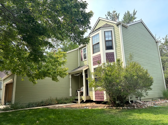 Building Photo - 521 W Sycamore Cir