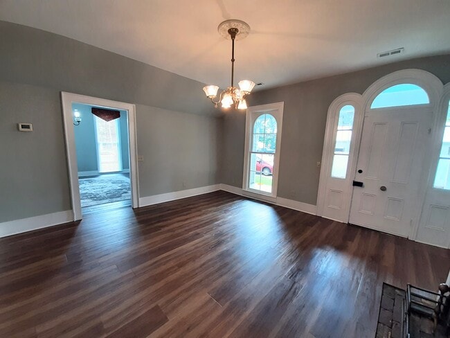 Photo - 104 N Cedar St