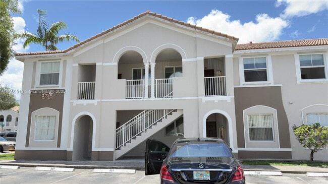Building Photo - 2758 SE 17th Ave Unit 202 Rental