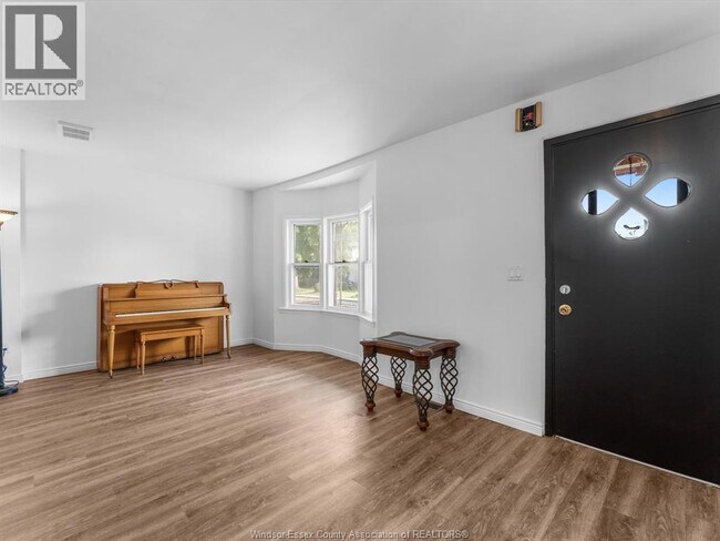 Photo - 1133 Moy Ave