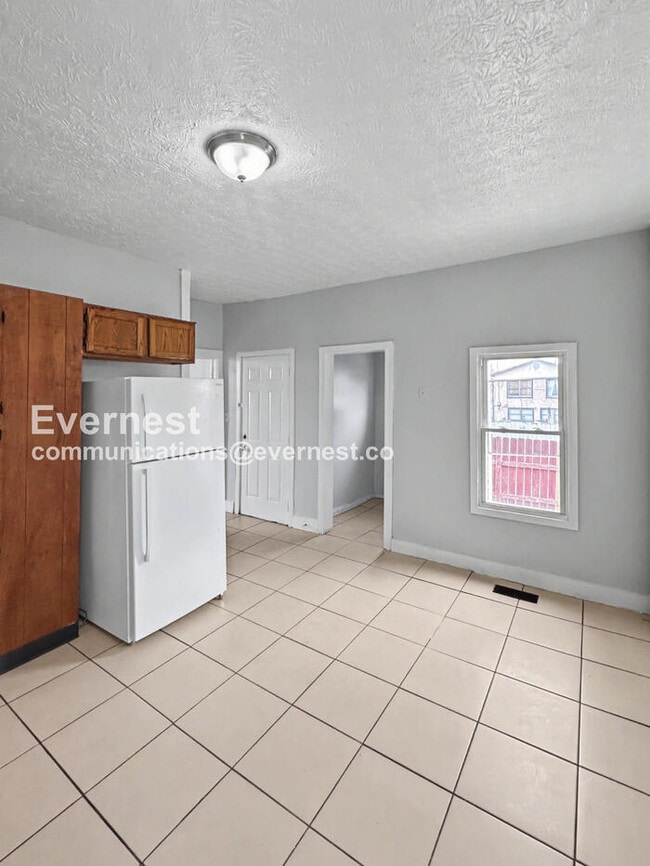 Photo - 1393 Cable Ave