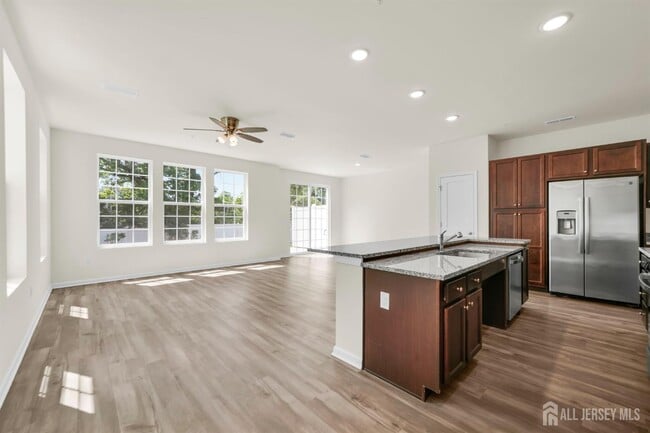 Photo - 228 Park Ln