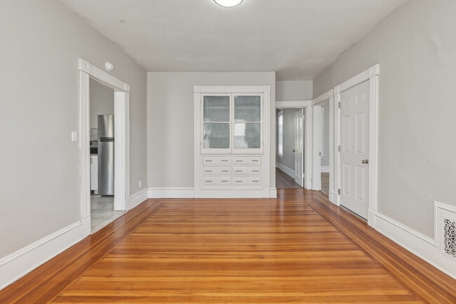 Photo - 233 Maple St
