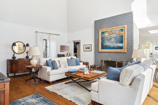 Photo - 686 Hill St