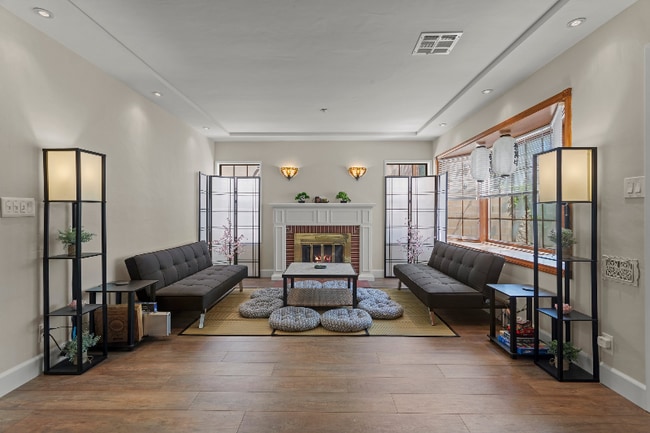 Building Photo - 1015 E Verdugo Ave Rental