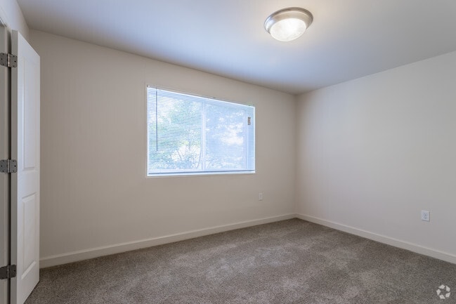 2 BR, 1 BA - 945 SF