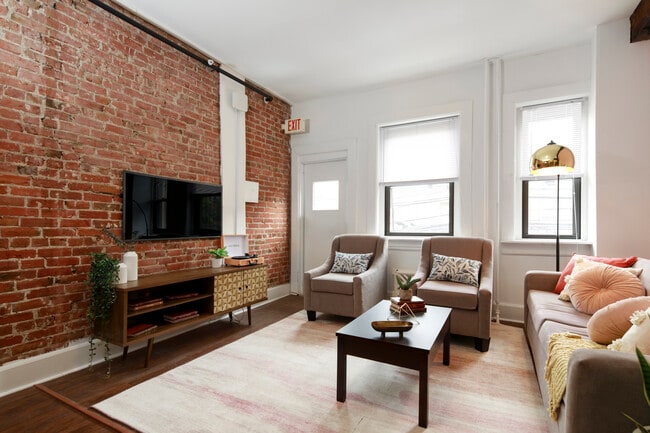 4 Bedroom Living Room with Exposed Brick - Hamilton Court Apartments