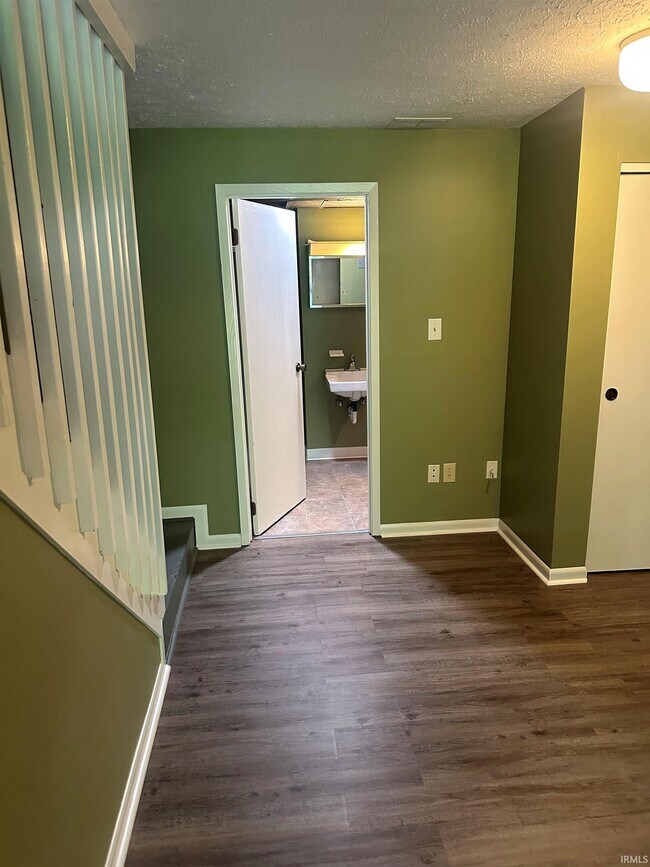 Photo - 562 E Graham Pl