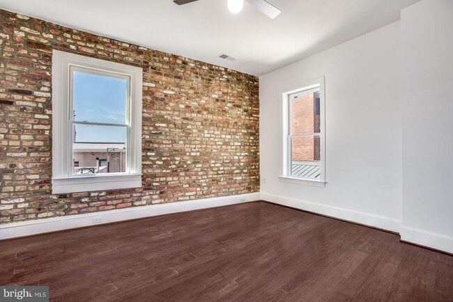 Photo - 1252 Wisconsin Ave NW