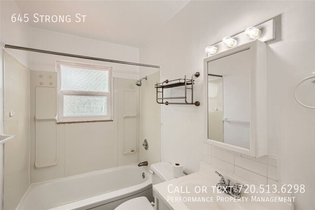 Photo - 645 Strong St