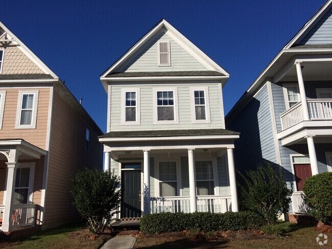 Building Photo - 2 Story Home in White Gables!