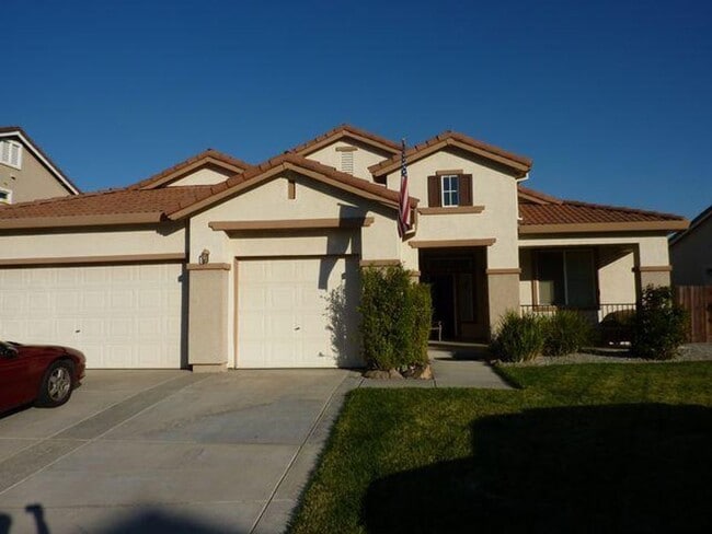 Building Photo - 4Bdm 3Ba Home in Convenient Location!