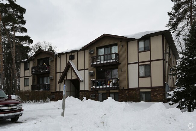 Pinewood Apartments - Pinewood Apartments
