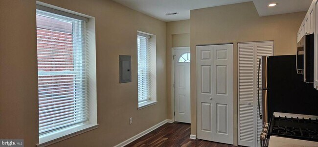 Photo - 2016 1st St NW