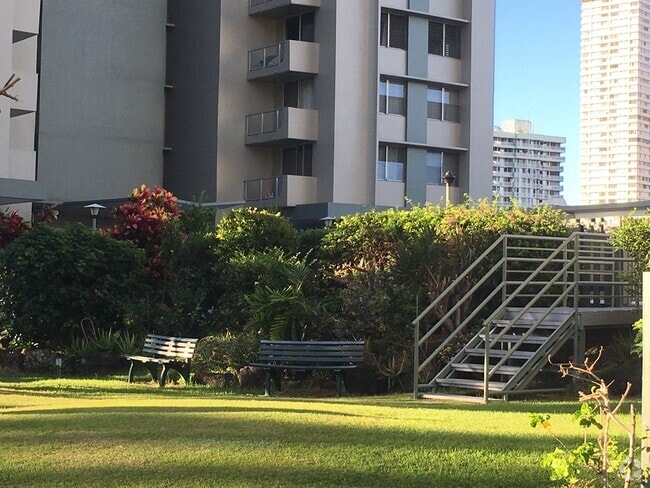 Building Photo - 2651 Kuilei St Unit B76 Rental