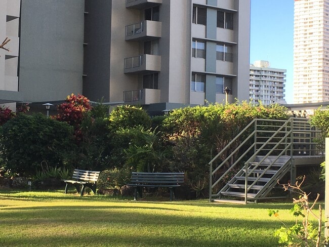 Photo - 2651 Kuilei St Apartments