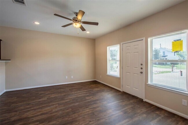 Photo - 8530 Homewood Ln Unidad B