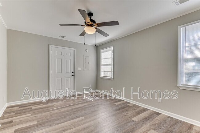 Photo - 2128 Roosevelt Dr