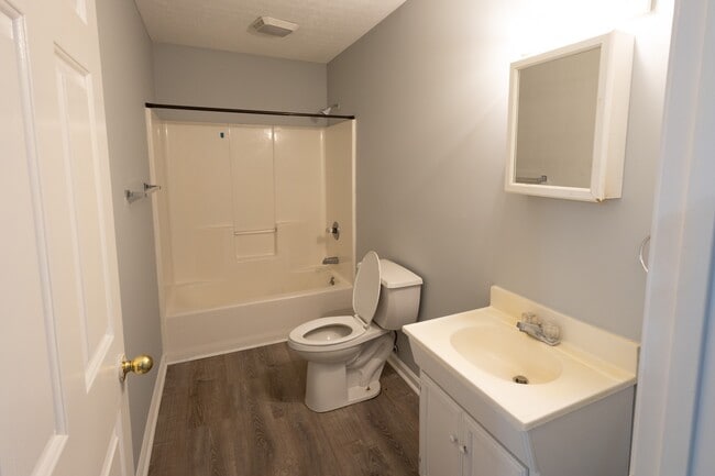 Photo - 135 W 14th Ave