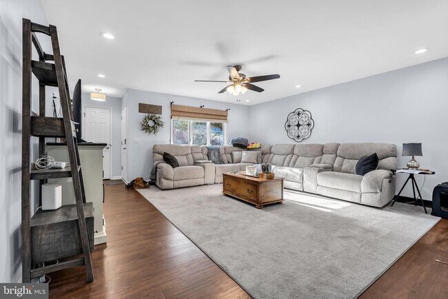 Photo - 2 Leicester Ln