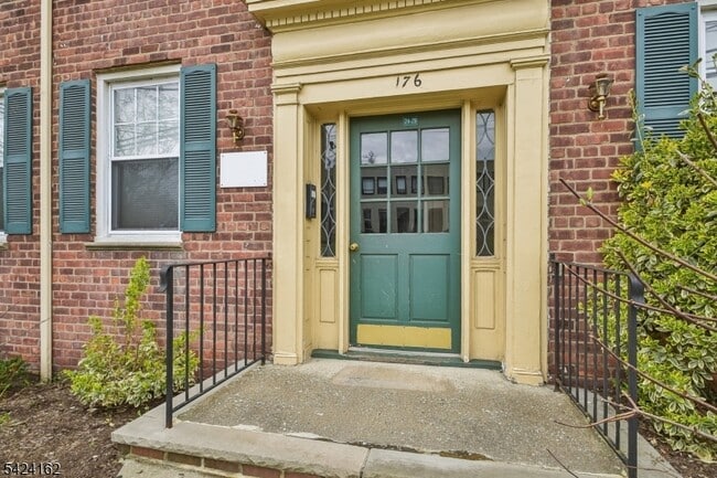 Photo - 176 Millburn Ave Unidad 1029