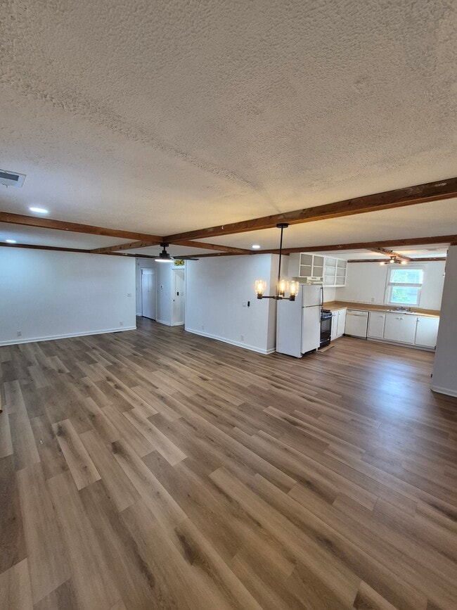 Building Photo - 10611 W Manslick Rd