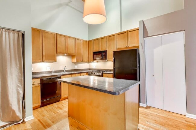 Photo - 758 N Larrabee St Unidad 428