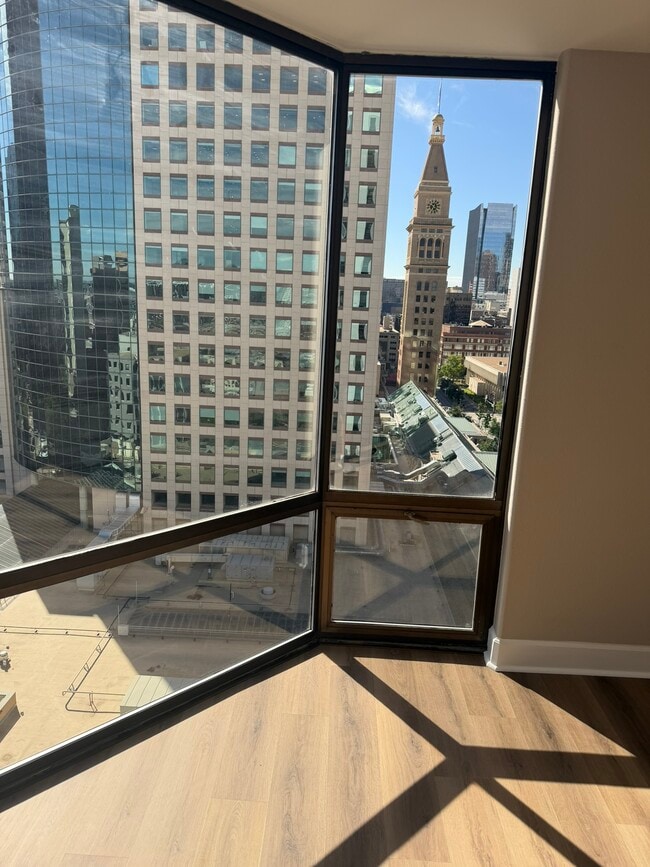 Building Photo - 1625 Larimer St Unit Barclay Towers 1805