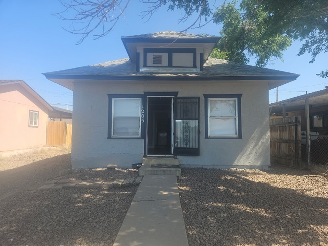 Photo - 1205 E 13th St House