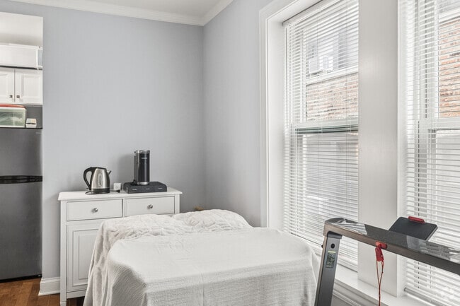1BR, 1BA - 415SF - Dining Room