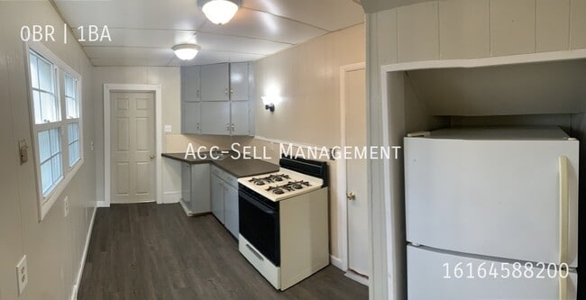 Photo - 825 Evergreen St SE Unit West side