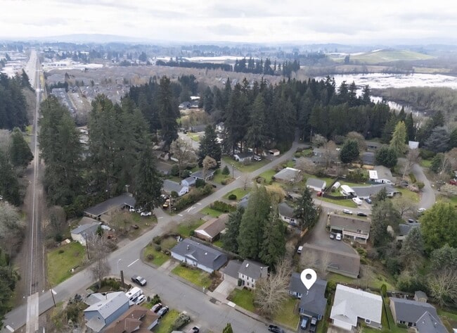 Photo - 650 SE Alder Ct