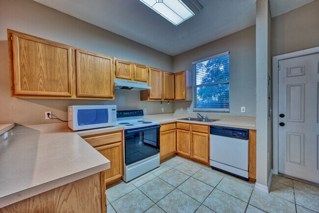 Photo - Beautiful Condo in Brighton Park! Move in ... Unit 707