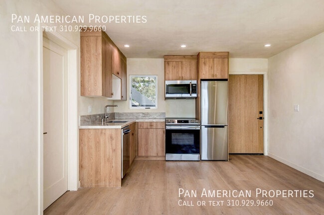 Building Photo - 1105 N Coast Hwy Unit N