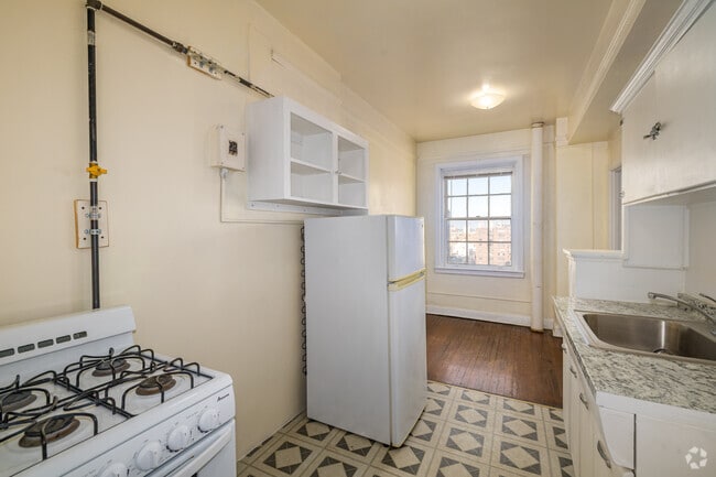 Studio - 500SF - Kitchen - The Chatham