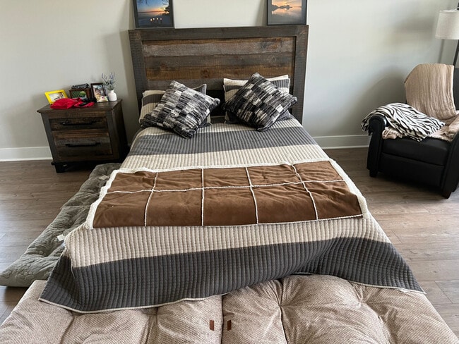 Building Photo - 4010 Brownstone Dr Unit 1104