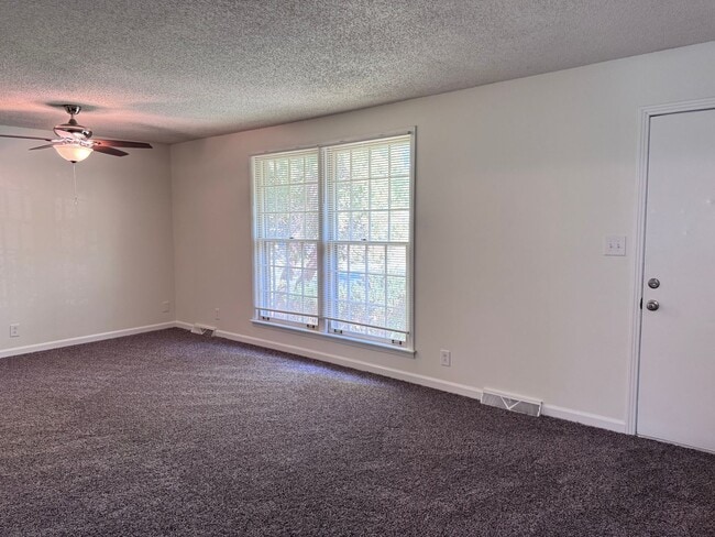 Photo - Must see!! 3BD/3BA Fully Finished Basement and Corner Lot!!