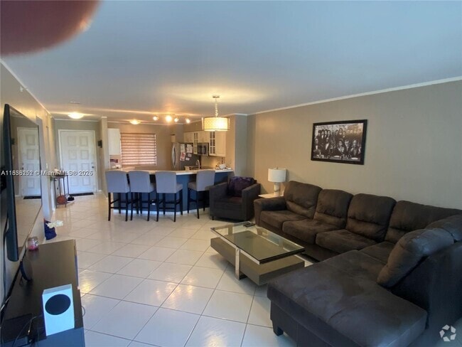 Building Photo - 2205 S Cypress Bend Dr Unit 302 Rental