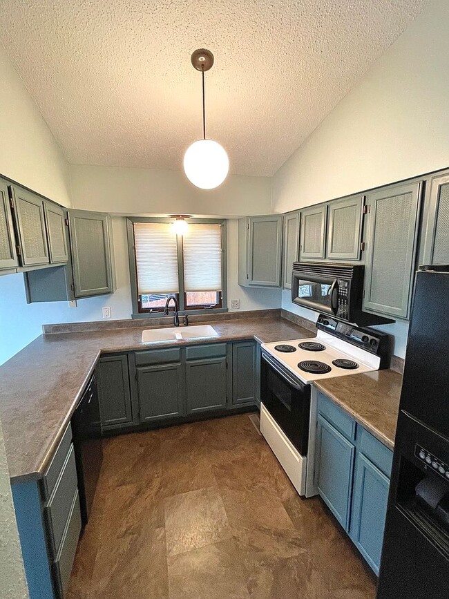 Photo - ~ RENT SPECIAL ~ HOLIDAY MERRINESS ~ Beautiful 4 bedroom cul-de-sac home for rent!