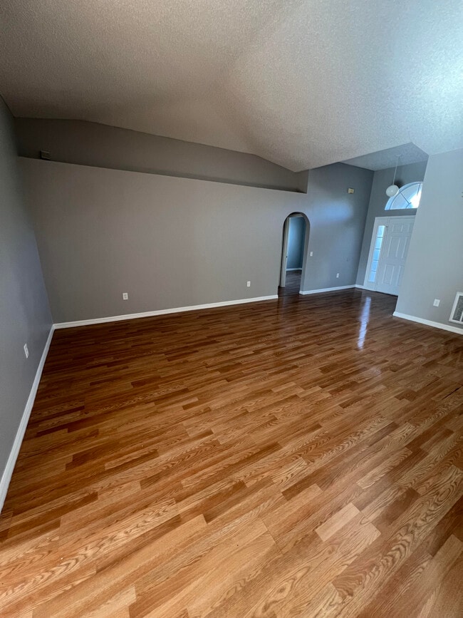 Photo - 673 Lobelia Dr