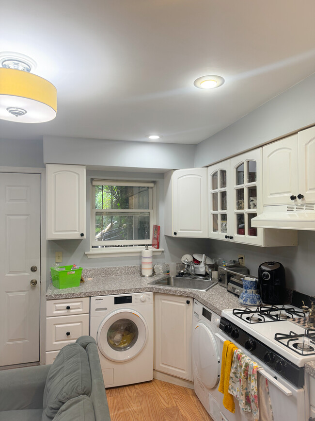 Building Photo - 109 Palisade Ave Unit 1