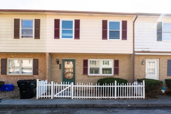 Building Photo - 15 Jigsaw Pl