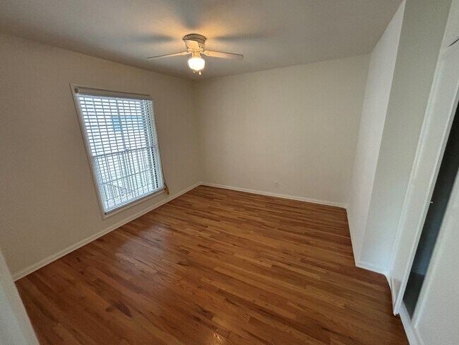 Photo - 126 S Wetherly Dr Apartments