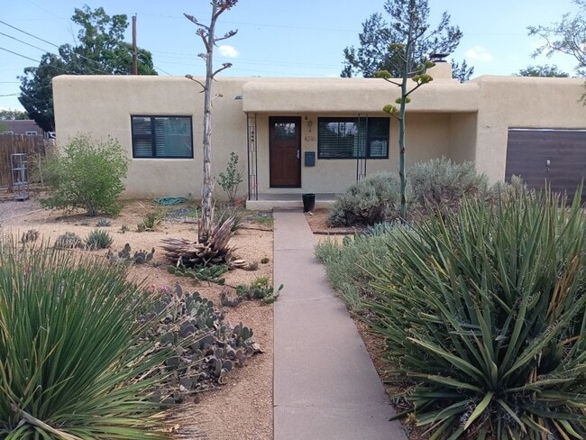 Beautiful Nob Hill Home with gourmet kitch... - Beautiful Nob Hill Home with gourmet kitch...