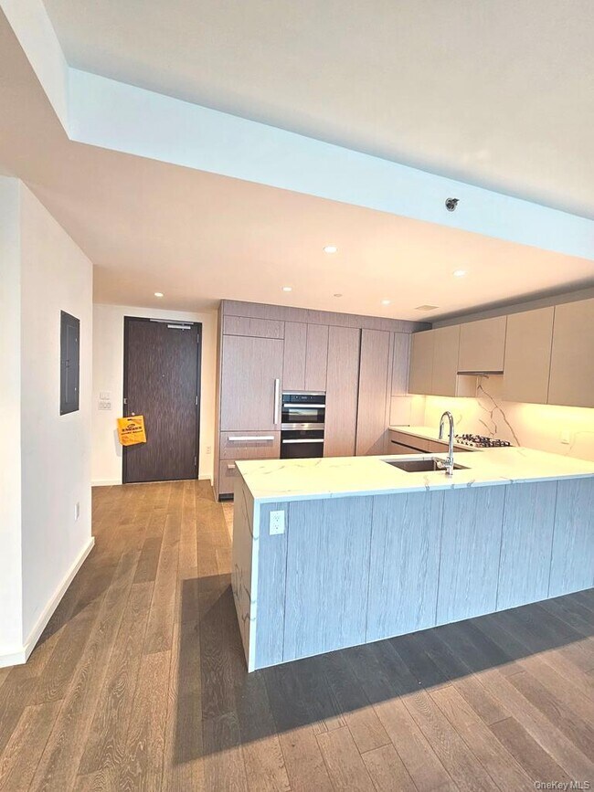 133-36 37th Ave Unit 5F