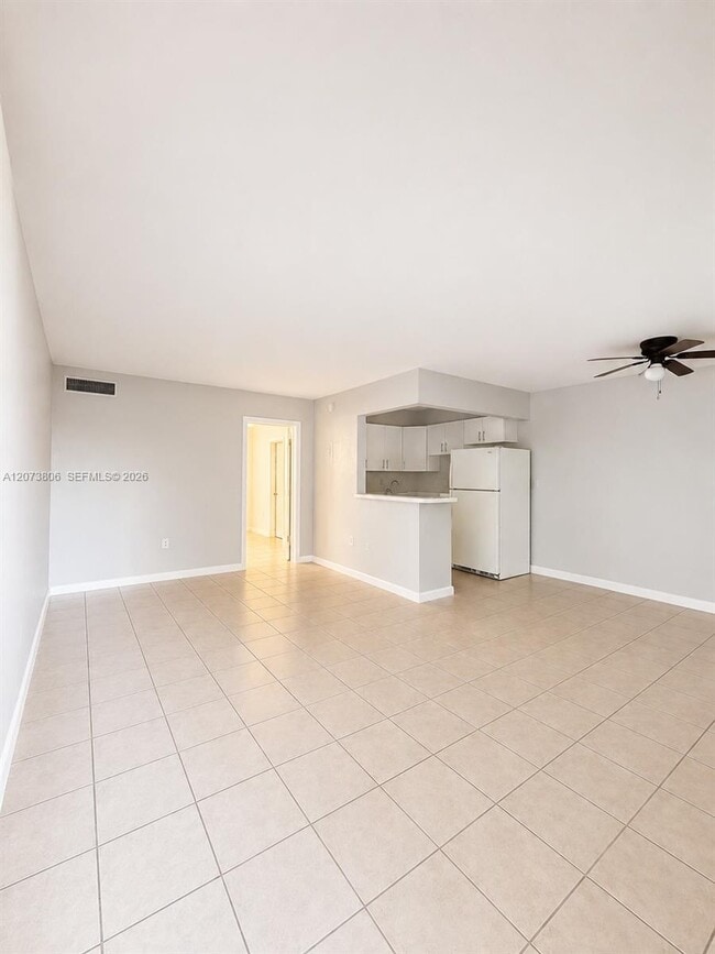 1330 W 54th St Unit 214C