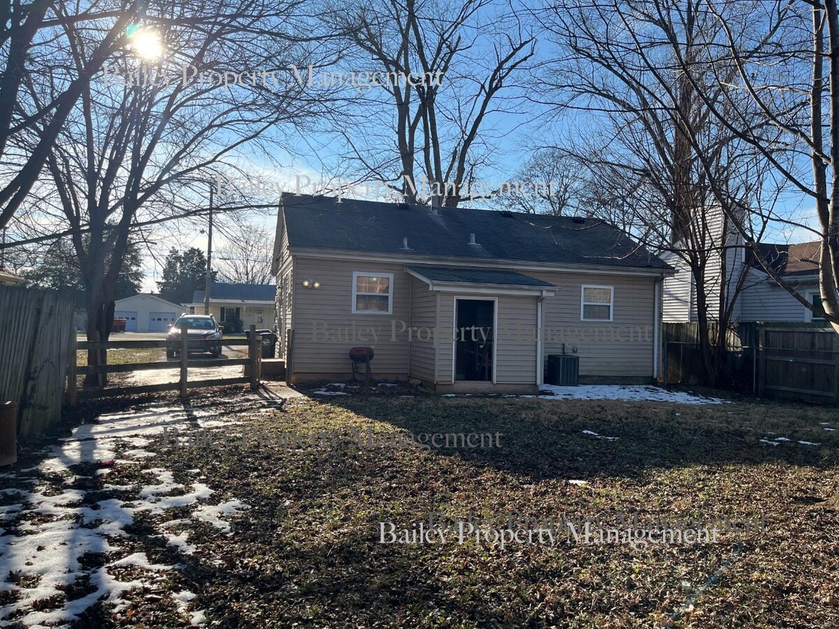 Photo - 1613 Pershing Ave