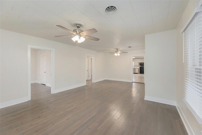 Photo - 419 N Doak St