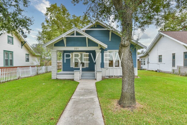 Photo - 221 11th Ave N