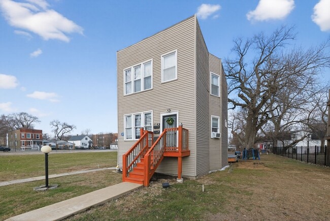 Building Photo - 1144 W 68th St Unit 2